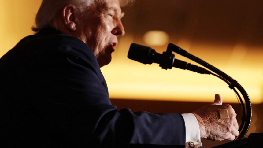 casa alba explica motivul pansamentelor de pe mana lui donald trump de la strangeri de maini si aspirina zilnica 693c04d4d29b5