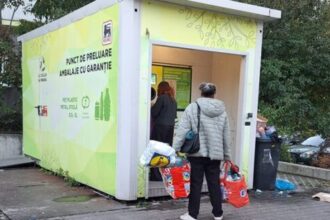 cat castiga pe luna romanii care strang pet uri pentru garantie in doi ani de cand exista sistemul returro au fost returnate ambalaje de 15 miliarde de lei 6936a8fd5d13c