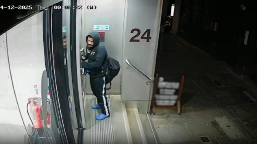 cel mai nepregatit hot a vrut sa sparga o corporatie si a ramas cu manerul usii in mana 694f99294f680