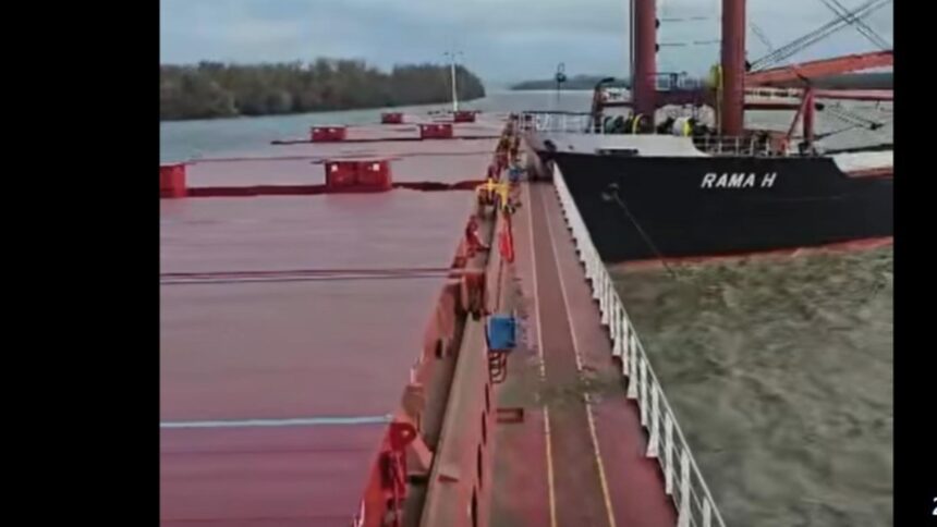 coliziune pe dunare doua nave s au ciocnit video 693c83603d137