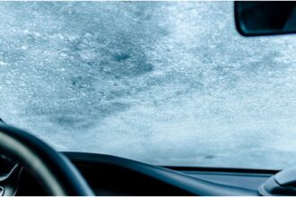 cum dezgheti parbrizul iarna trucurile simple care te scapa de o mare bataie de cap 69453637e23b6