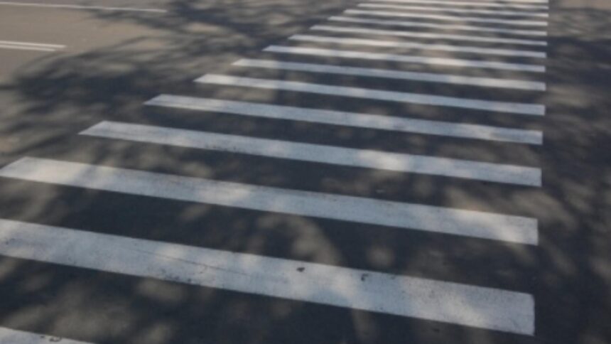 doi elevi raniti dupa ce au fost loviti de o masina in timp ce mergeu la scoala copiii se aflau pe trecerea de pietoni 6937cfdc3f8db