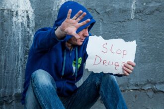 drogurile distrug familii o mama este terorizata de propriul fiu dependent de substante interzise daca suni la politie te omor 693c5b9589293