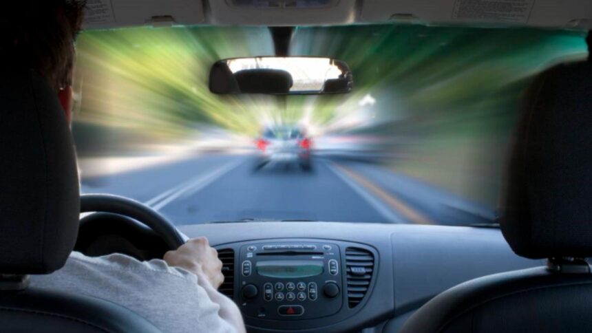 erou la 12 ani un copil a preluat controlul masinii la 100 km h dupa ce mama sa a lesinat la volan 694ff7d138676