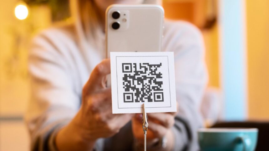 escrocheriile cu coduri qr se extind in romania metodele folosite de infractori si greselile care pot costa scump 695421f5cb3b0