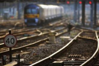 incidentul feroviar din caras severin doi minori retinuti pentru sabotarea liniei de tren au pus osii pe sine 69317b3434901