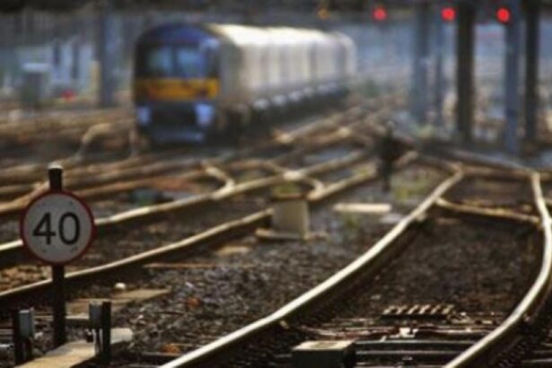 incidentul feroviar din caras severin doi minori retinuti pentru sabotarea liniei de tren au pus osii pe sine 69317b3434901