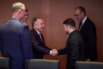 intalnire cruciala la berlin intre volodimir zelenski si oficiali americani soarta razboiului pe masa discutiilor 693f026f7041f