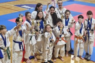 karateka de la csm slatina pe podiumul european 693046dd058ac