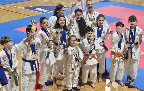 karateka de la csm slatina pe podiumul european 693046dd058ac
