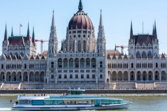 lovitura financiara pentru ungaria budapesta a ajuns in categoria junk iar investitorii fug pe capete 6953e667d33cb