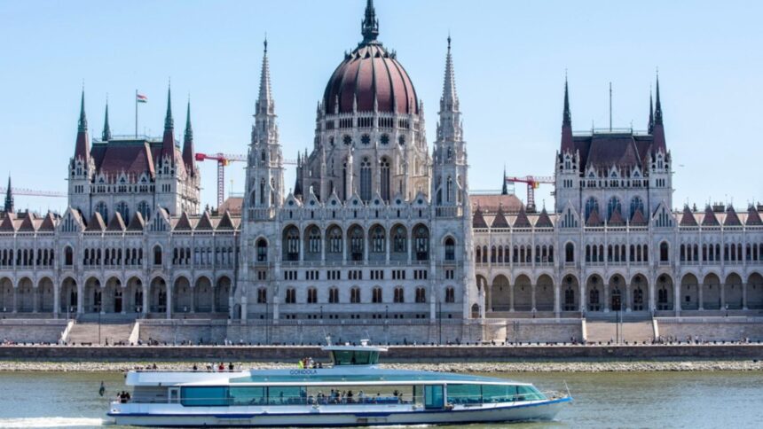 lovitura financiara pentru ungaria budapesta a ajuns in categoria junk iar investitorii fug pe capete 6953e667d33cb