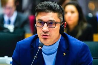 luis lazarus democratia a murit vom trai ca in lagare video 6943ce173e7dc