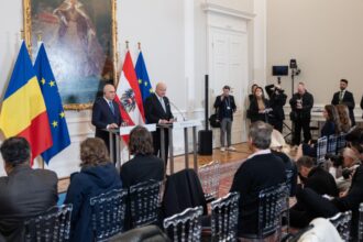 mandatul lui bolojan marcat de proteste masive zeci de mii de romani in strada din cauza masurilor luate de premier 69542a4cd8193