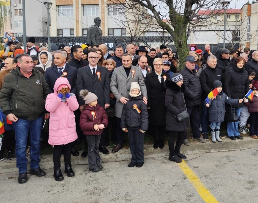 marius oprescu de 1 decembrie o zi pe care ar trebui s o sarbatorim cu solemnitate dar de vreo doi ani vine un prost si strica de fiecare data sarbatoarea 692d6074de3f7