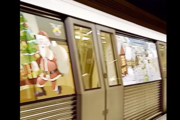 metrorex aduce craciunul in subteran tren decorat festiv pe magistralele m1 si m3 694270f55003b