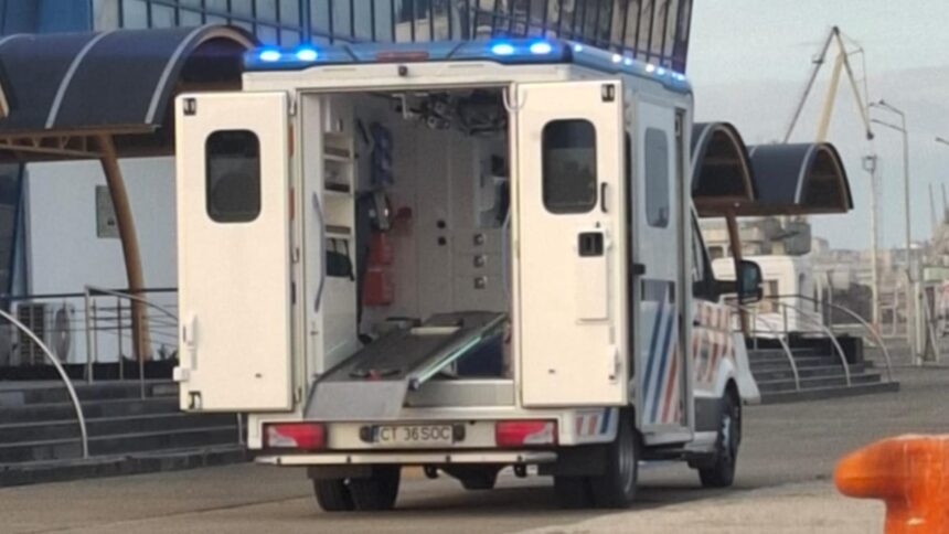 misiune de salvare in larg un echipaj arsvom intervine pentru un marinar cu probleme medicale 69538d4367f3d