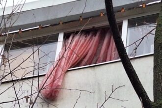 o femeie de 59 de ani s a aruncat de la etaj politistii fac cercetari in cadrul unui dosar penal 694006c07e50e