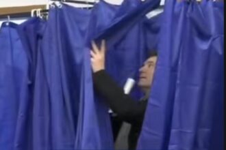 o noua gafa a lui nicusor dan presedintele s a ratacit la vot in lupta cu perdeaua cabinei 6935d0d68150b