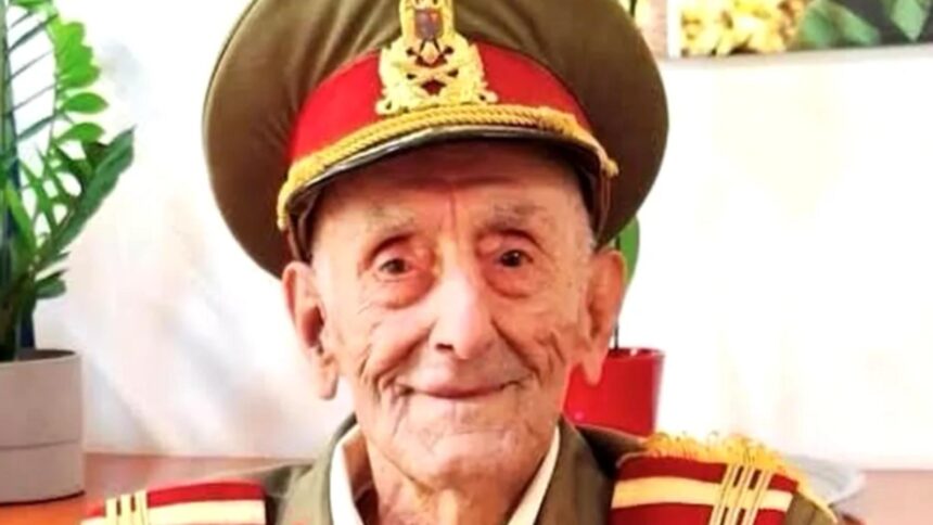 o singura decoratie de ziua nationala veteranul ion vasile banu decorat de presedintele nicusor dan 692d3ab46c840