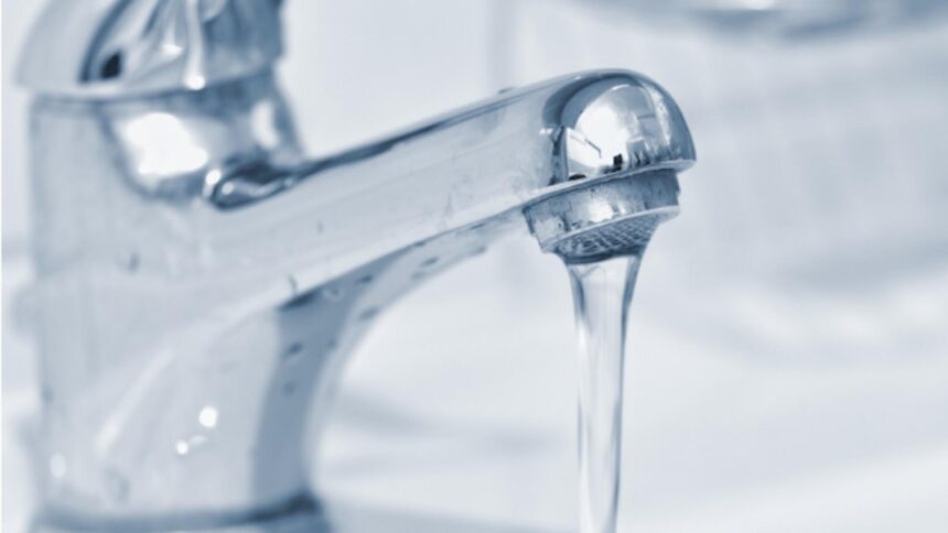 oamenii din prahova sunt disperati autoritatile anunta inca o saptamana fara apa potabila 692dd9c5006a0