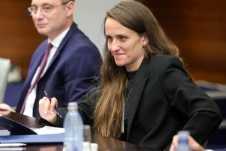oana toiu loveste din umbra ong ista propulsata secretar de stat la externe psd scos din schema 69425f655acea