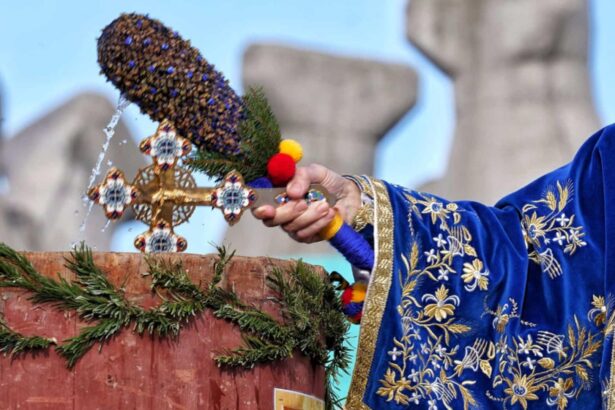 peste 10 000 de litri de agheasma la catedrala patriarhala patriarhul daniel va oficia slujba de boboteaza 695390e0a2b84