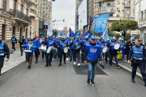 proteste uriase la usa lui nicusor dan nu este exclusa greva generala ce pregatesc sindicatele 6937be527e4e0