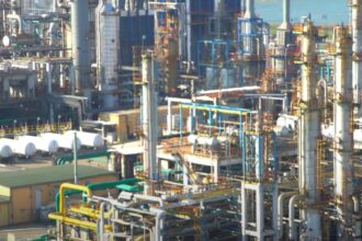 rompetrol ia in calcul inchiderea temporara a celei mai mari rafinarii din cauza presiunii taxelor decizia ar avea efecte dramatice 694b989ccf306