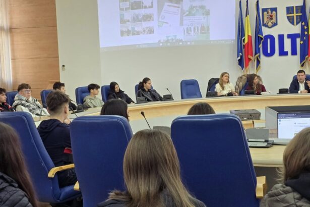 scoala altfel la consiliul judetean olt 50 de liceeni au ocupat locurile consilierilor si l au interogat pe presedintele marius oprescu 6941fcce4c875