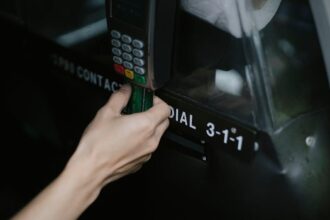 slatina un cuplu a golit cardul unui barbat prin 33 de retrageri si a mai incercat de alte 24 de ori 6936822a86bd5