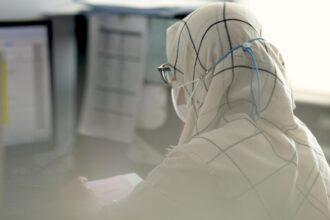 super gripa h3n2 pune marea britanie la incercare scoli inchise spitale pline de oameni si revenirea mastilor in unele regiuni ca in pandemia covid 6938681b4effa