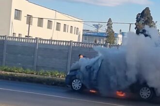 un autoturism a luat foc pe strada cireasov din slatina 6950ff631bd96