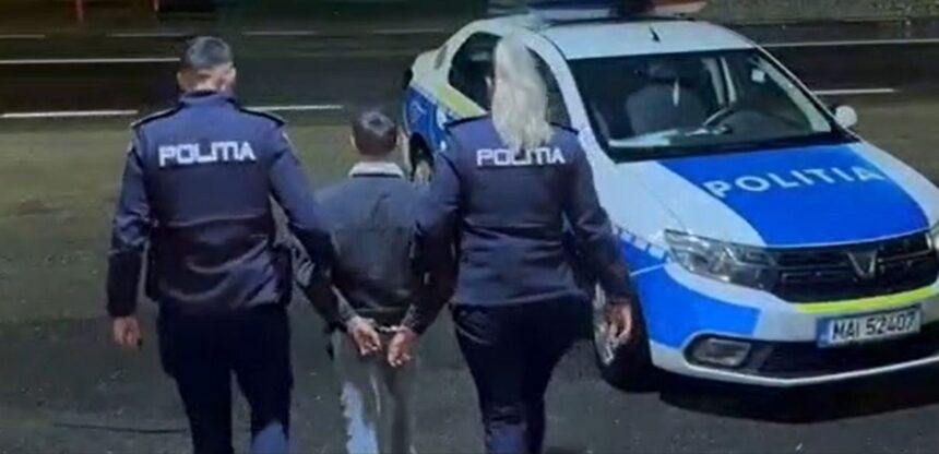 un tanar din plesoiu retinut de politisti dupa ce si a batut mama video 694d3f9824d5b