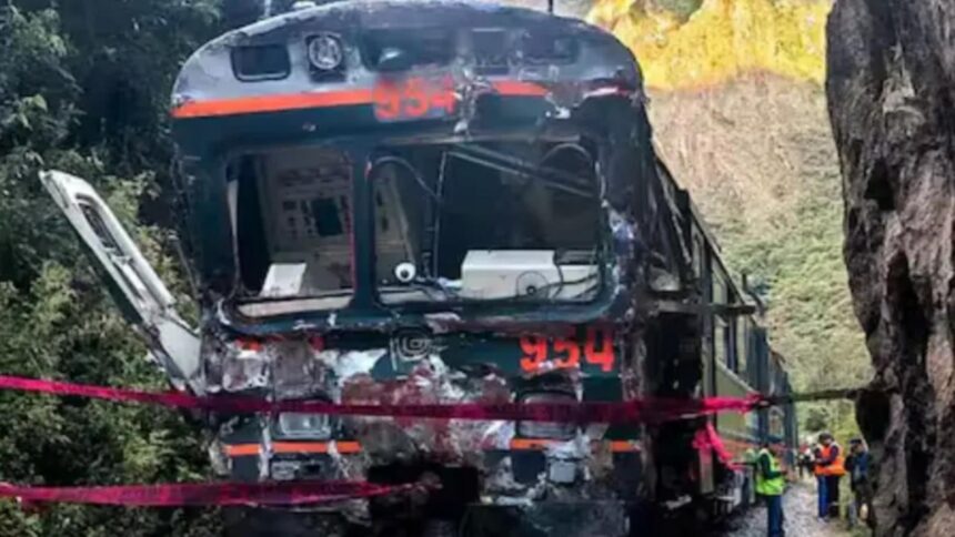 vacanta de cosmar in peru un mort si zeci de raniti dupa ce doua trenuri s au ciocnit frontal la machu picchu 6954bcda0b790