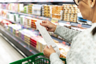 video de sarbatori romanii nu prea se uita la bani cat ajunge sa cheltuie in medie o familie in luna decembrie cumperi ce iti permiti 693fcbcfb54d0