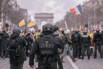 a fost haos in paris in noaptea de revelion peste 1 000 de vehicule incendiate si peste 500 de persoane retinute 6957911191d01