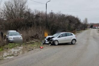 accident la criva o persoana ranita dupa impactul intre doua autoturisme 697cb951595e3