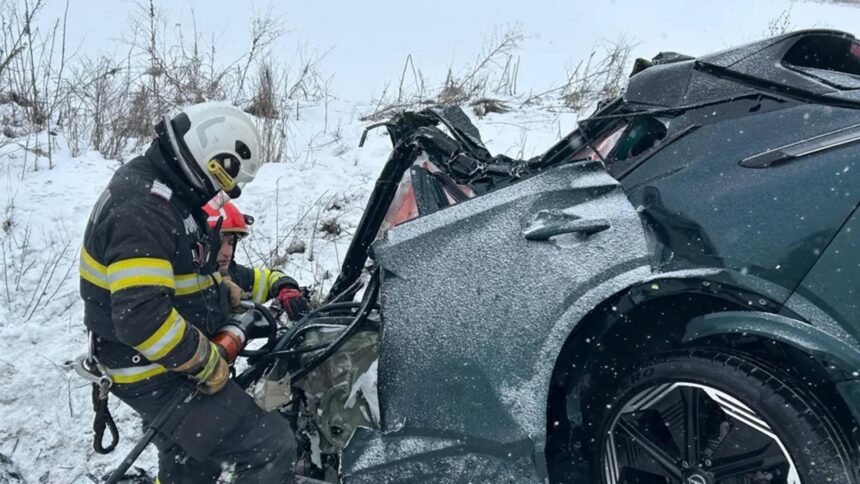 accident mortal pe centura sud a timisoarei sofer decapitat dupa ce masina pe care o conducea a fost izbita de un tir si aruncata in sant 6966114b318ce