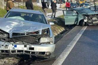 accident rutier cu trei vehicule implicate soldat cu ranirea a doua persoane pe dn7 foto 696aa345a7e4f