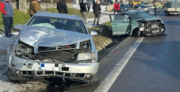 accident rutier cu trei vehicule implicate soldat cu ranirea a doua persoane pe dn7 foto 696aa345a7e4f