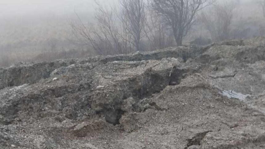 alunecare de teren pe un drum judetean din buzau aflat la finalul reabilitarii nu este exclusa o eroare de proiectare 697b60a929817