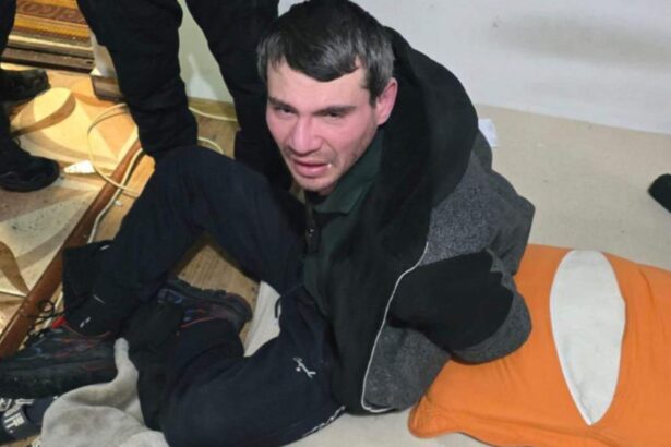 atac violent intr un bloc din capitala o femeie a fost injunghiata in lift de fostul partener 696e435583f26