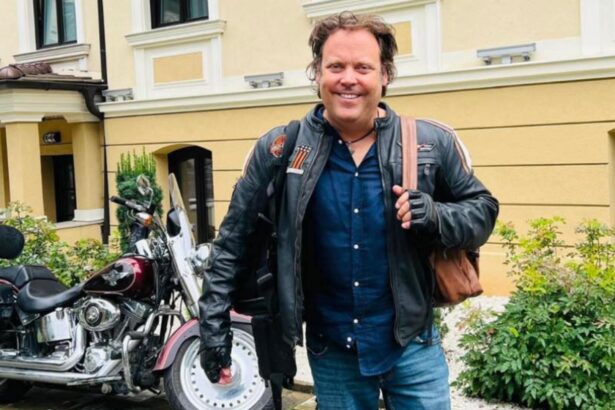 charlie ottley omul care a aratat intregii lumi frumusetile romaniei a inceput un turneu international de promovare al tarii noastre in marile capitale de pe glob 697c9ad7ded52