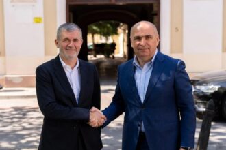 cine este baronul pnl care l a aparat pe ilie bolojan de furia romanilor de la botosani valeriu iftimie aveau pietroaie in geanta 69734db6dcc6e