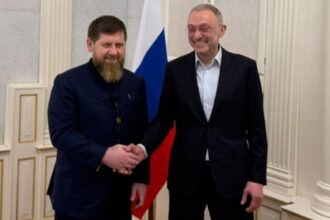 cu un picior in groapa kadirov face pace cu dusmanii poza cu un oligarh si senator al federatiei ruse i a uimit pe fanii sai 697e11f36301f