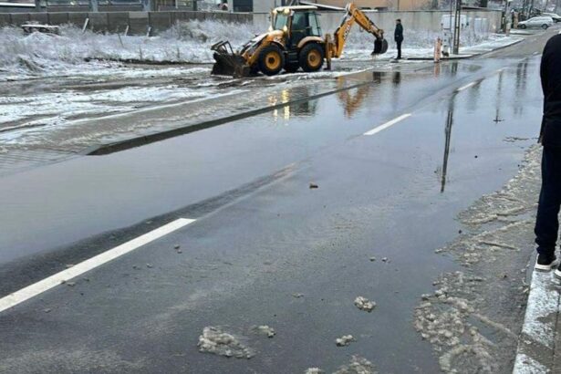dezastrul continua pe strada agricultorului pe care de mezzo s a laudat ca a asfaltat o fotovideo 695f78fa347f8