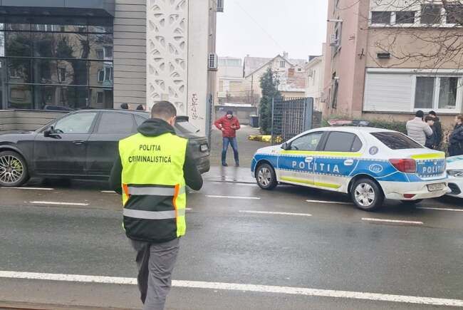 doi barbati au murit dupa ce au cazut de pe un bloc cu zece etaje 695ceee5e7581