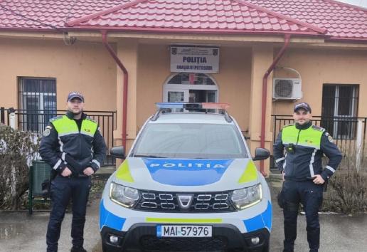 doi politisti interventie salvatoare la un incendiu 695bc73696a88