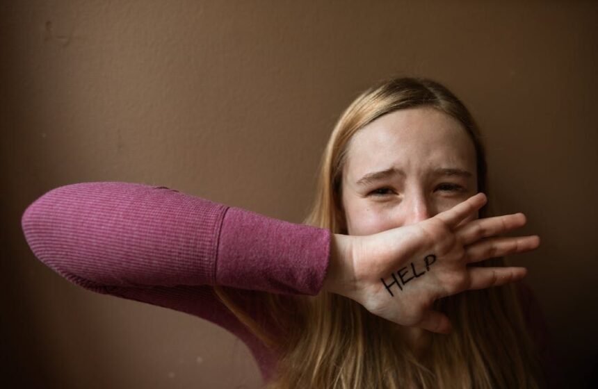 femeie vanata in trafic scoasa din masina si batuta cu bestialitate de fostul iubit pedeapsa decisa de judecatoria slatina 695f6052ac6f2